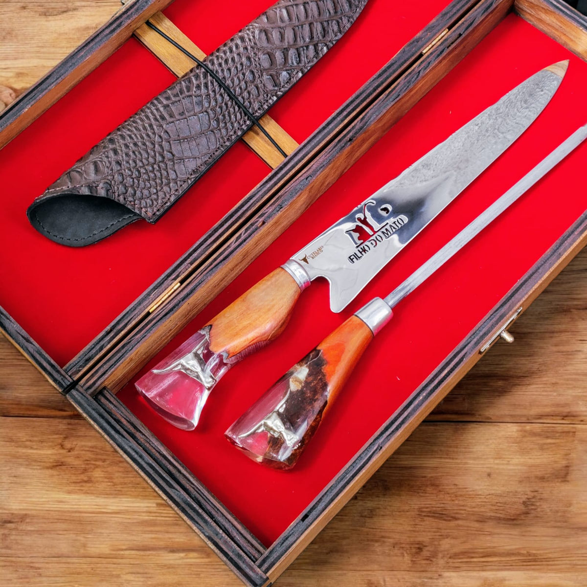 Kit de Churrasco Lâmina Filho do Mato com Cabo Pingente Touro + Chaira com Cabo Touro + caixa em madeira